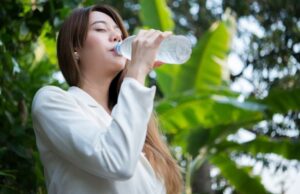 Minum Air Hangat Campur Madu Setiap Pagi: Rasakan 7 Khasiat Luar Biasa Ini!