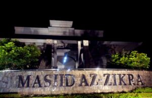 Khasiat dan Manfaat Air Azzikra dalam Kehidupan Spiritual